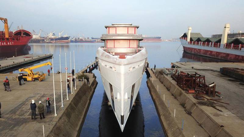 56m Perini Navi Voyager moves closer to completion