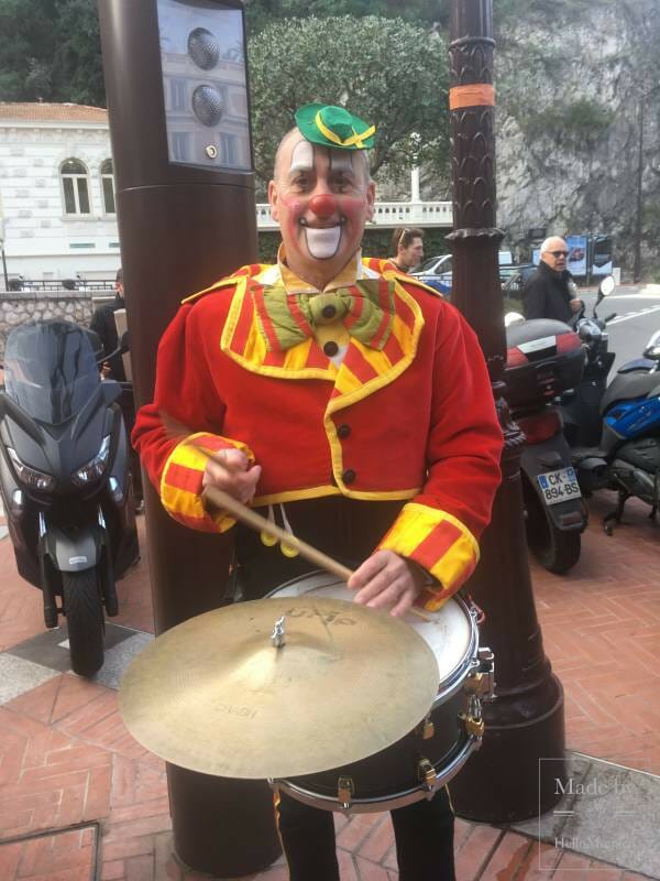 Clowning Around at the Marche de la Condamine