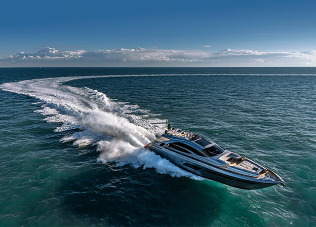 New Pershing 8X: The Carbon Fibre Revolution