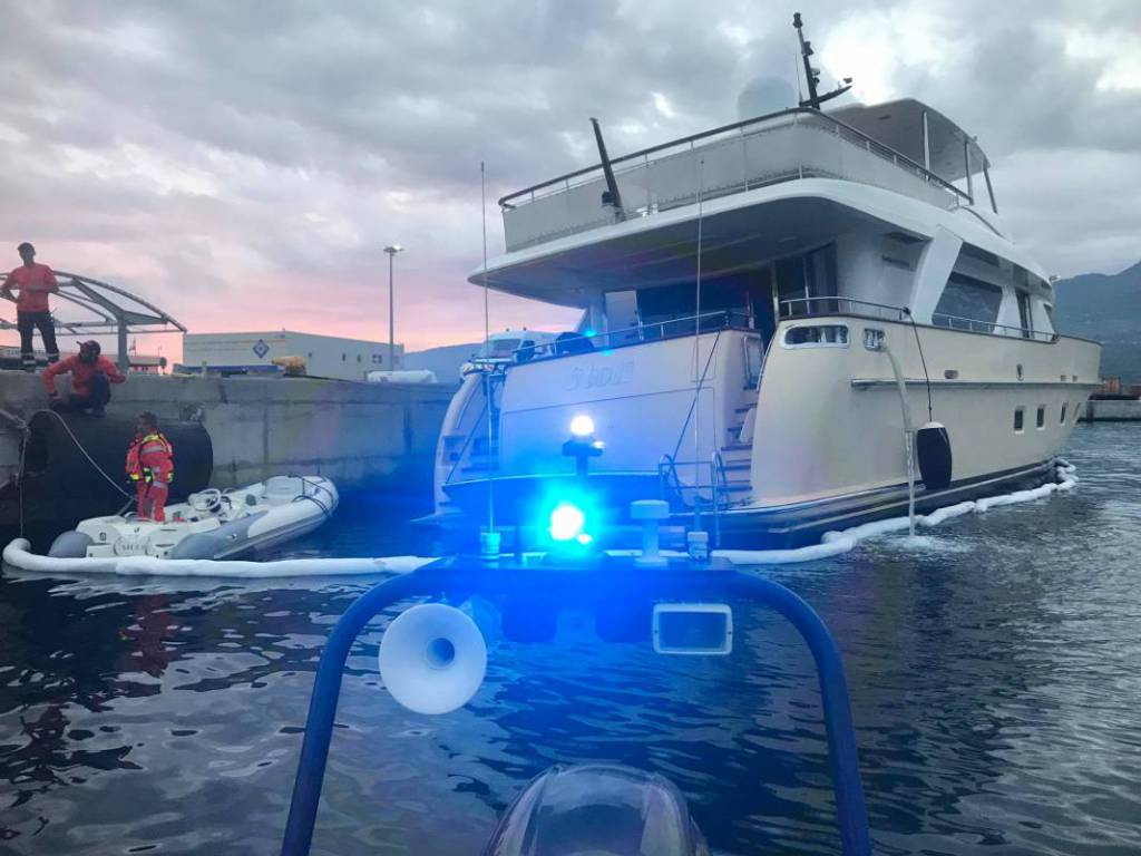 30m motor yacht Stoli resqued after collision