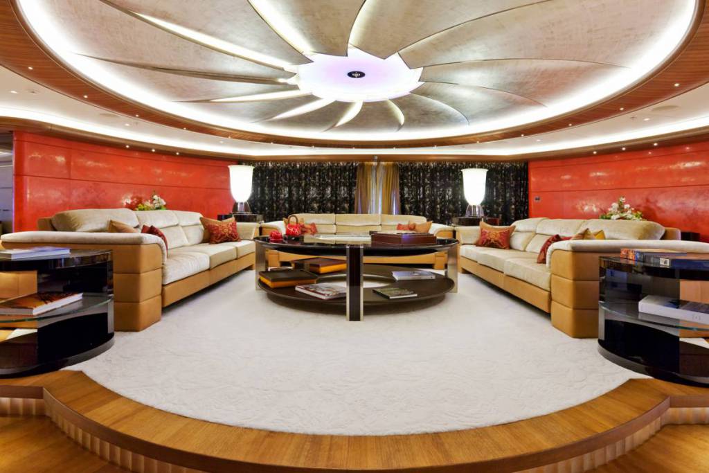 Is a $450 million Leonardo da Vinci placed aboard 134m superyacht