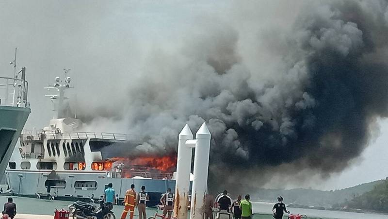 56m superyacht Lady D caught fire in Phuket
