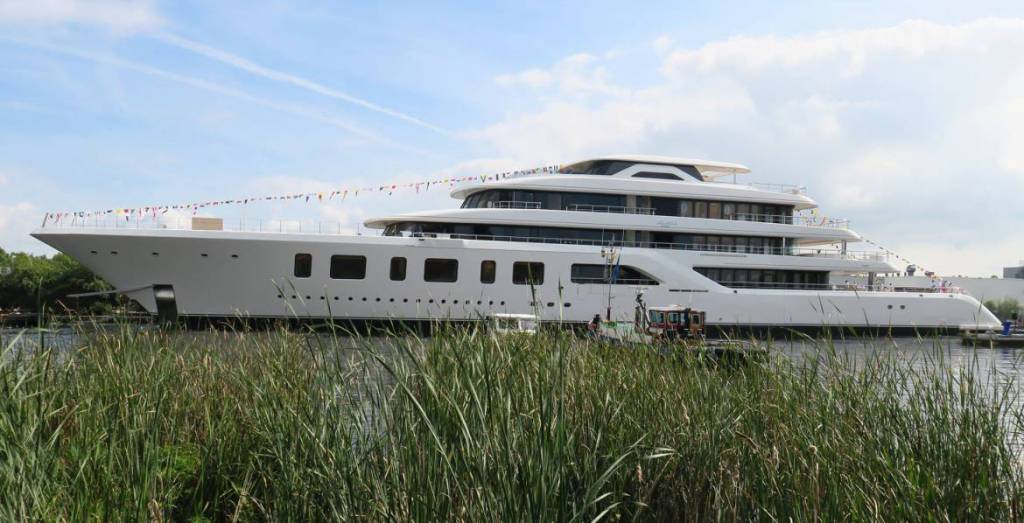 Steve Wynn’s 92m superyacht Aquarius listed for sale