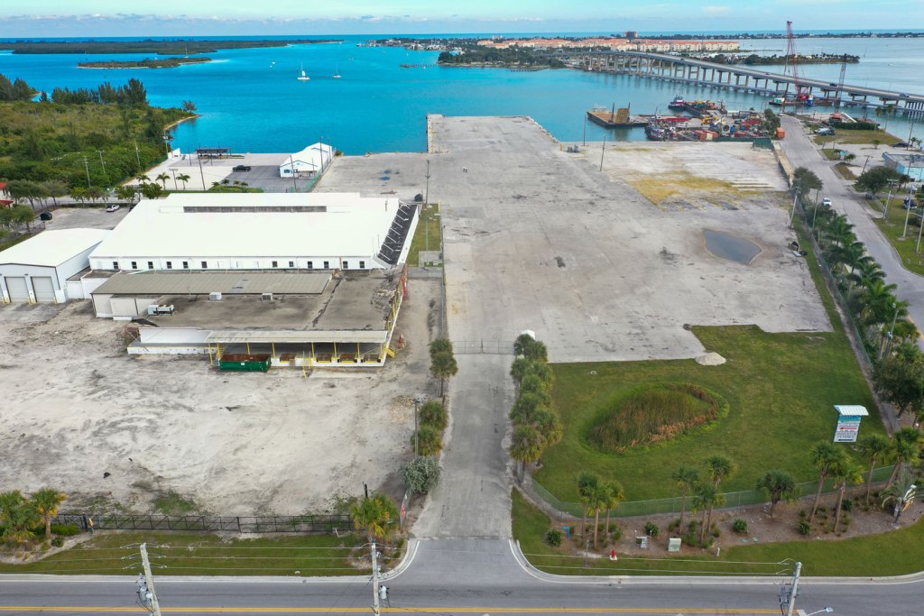 Derecktor Shipyards to launch the world's largest superyacht hoist