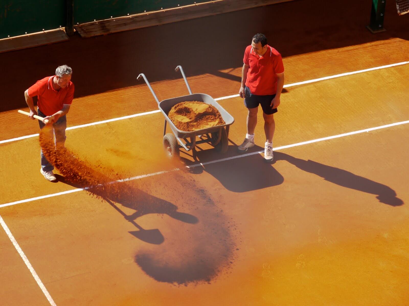 Monte-Carlo Masters preparing the clay court