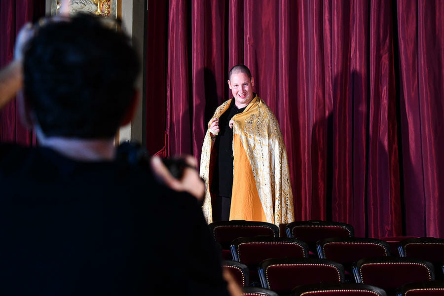 "Flying Gold Cape" - Opéra Garnier