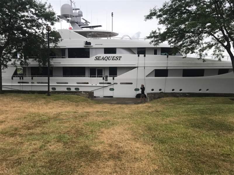 superyacht SeaQuest
