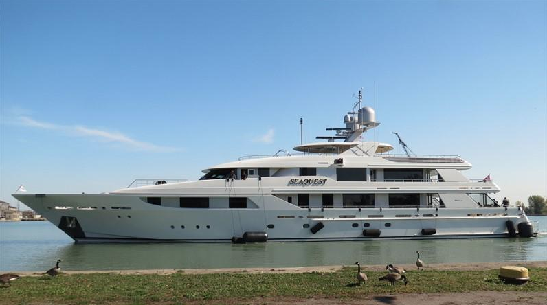 superyacht SeaQuest
