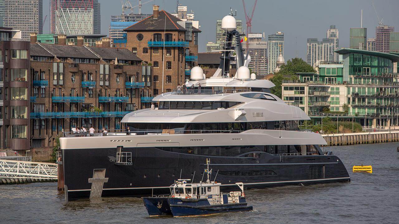 Elandess on the Thames