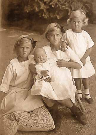 Margarita, Theodora, Cecilie and Sophie in 1914