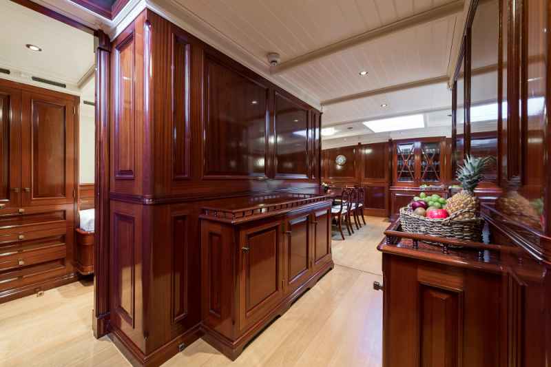 The best in her class : 40-metre sailing yacht Rainbow
