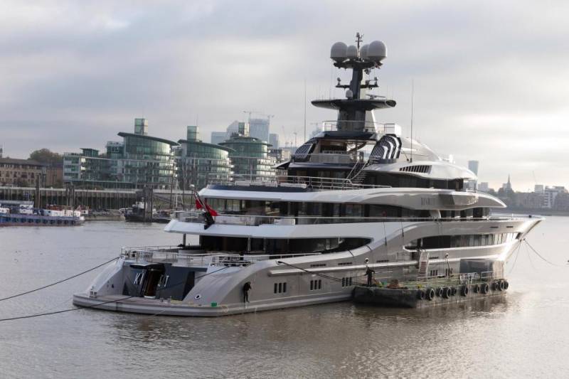 Billionaire's $200-million 95-metre superyacht Kismet spotted on the River Thames
