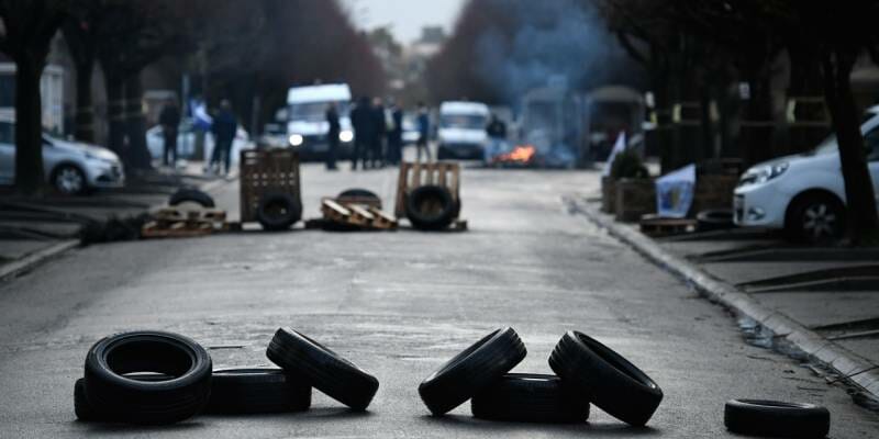 Petrol Prices Inflame Motorists To Block Traffic