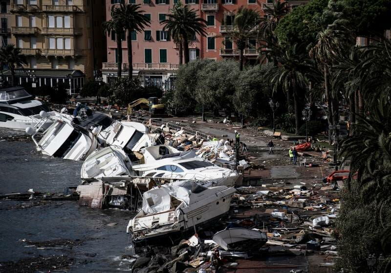Apocalypse in Italy heavy storm destroyed luxury yachts