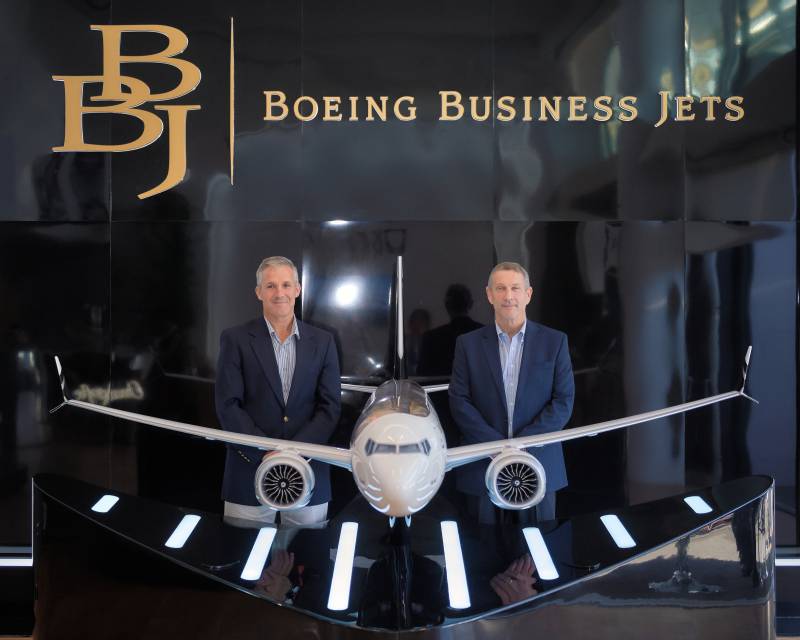 Gregory Laxton, President of Boeing Business Jets and Captain Alex Fecteau, his Director of Marketing.