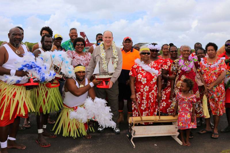 Prince Albert with artist Alick Tipoti on Badu