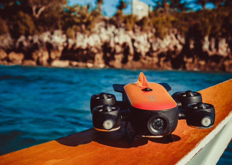 World’s first diving drone equipped with robotic arm