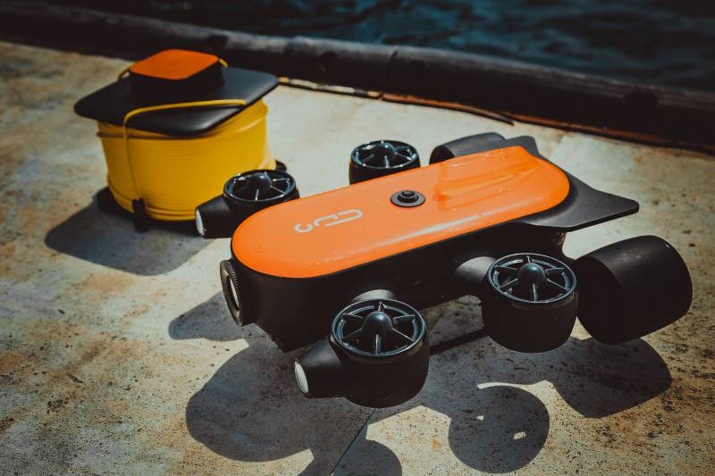 World’s first diving drone equipped with robotic arm