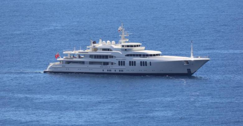 86m superyacht Ecstasea smashes bridge control booth in Sint Maarten