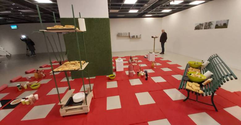 ‘Garden under way’: an interactive multiparty showroom