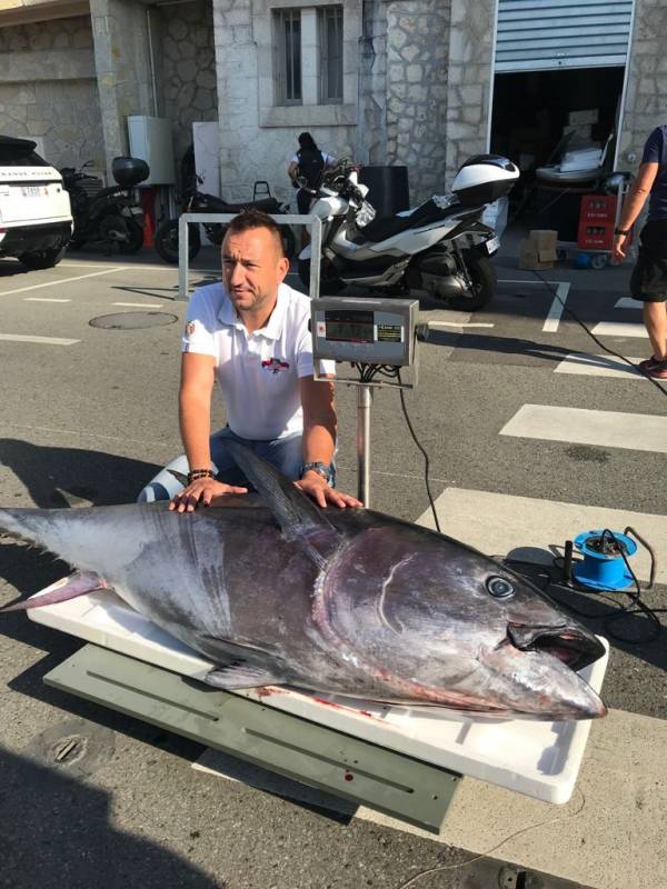 a fisherman from Monaco caught a tuna weighing 113 kg