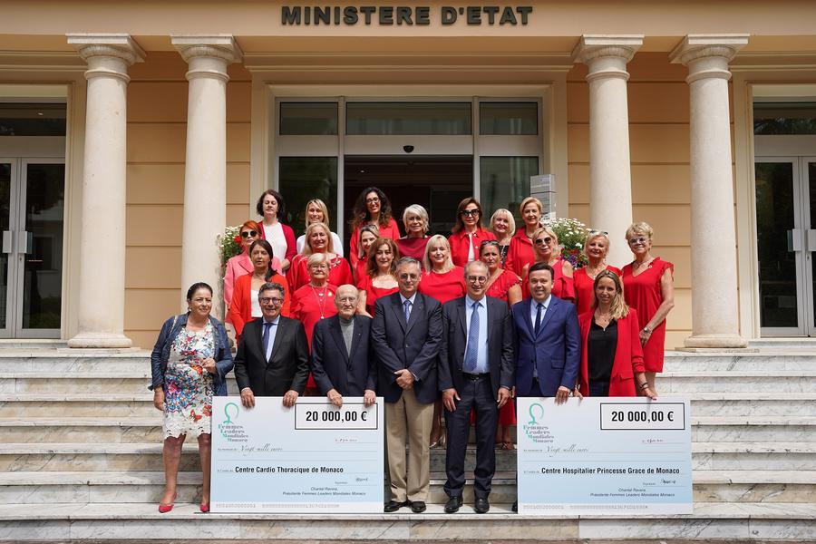 Femmes Leaders Mondiales Monaco presents cheques to Cardiothoracic Centre and Princess Grace Hospital