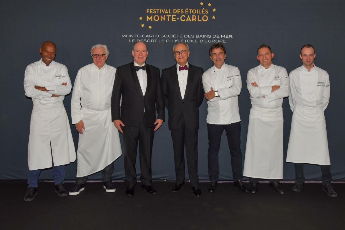 HSH Albert II and Jean-Luc Biamonti together with chefs of SBM restaurants in 2022