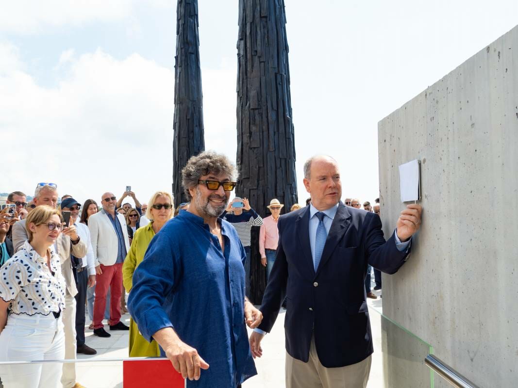 Prince Albert Inaugurates the immense “Three Elements” sculpture at Mareterra