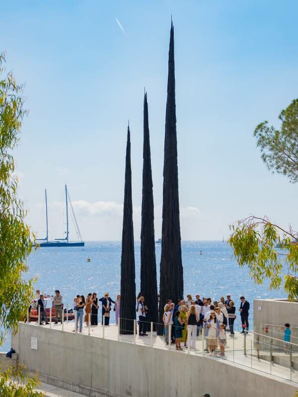 Prince Albert Inaugurates the immense “Three Elements” sculpture at Mareterra