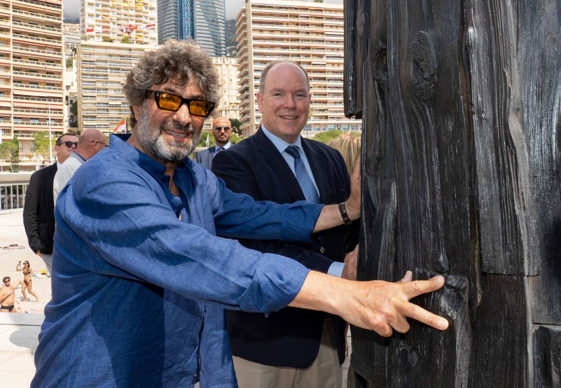 Prince Albert Inaugurates the immense “Three Elements” sculpture at Mareterra