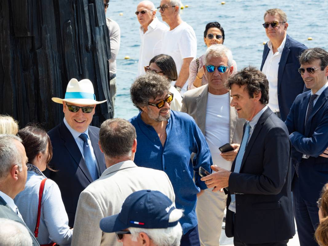 Prince Albert Inaugurates the immense “Three Elements” sculpture at Mareterra