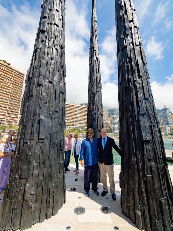 Prince Albert Inaugurates the immense “Three Elements” sculpture at Mareterra