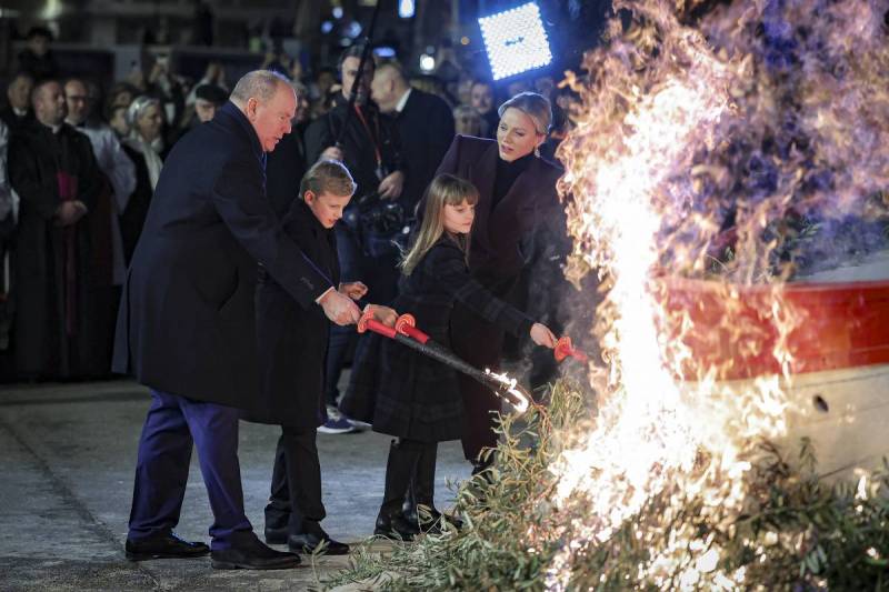 Princely Family sets Fire to the St. Devote Boat