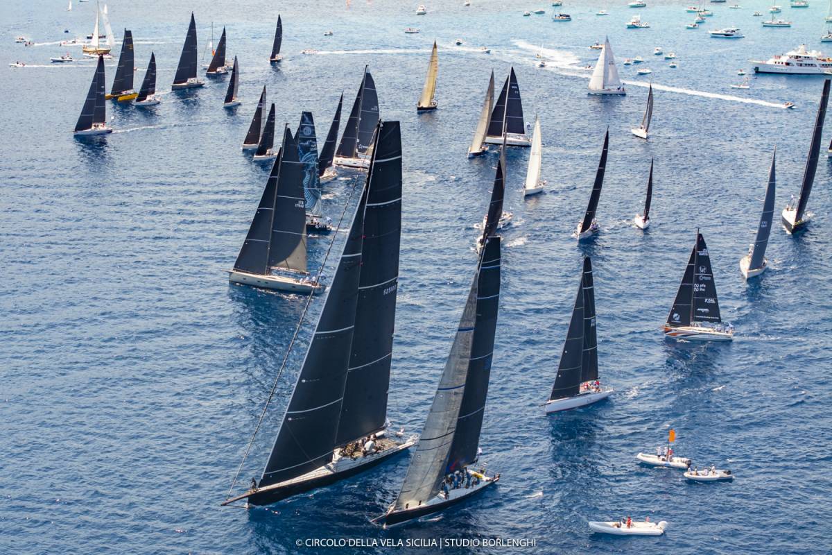 The start of the 20th Palermo–Montecarlo is on