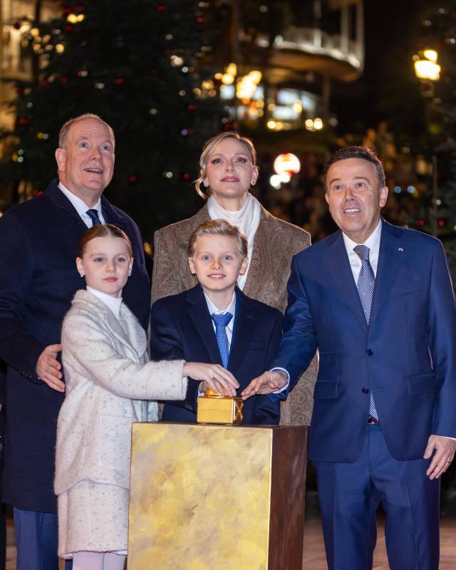 Prince Albert II, Princess Charlene and their twins, Prince Jacques and Princess Gabriella officially kicked off the beginning of the holiday season by lighting up the Christmas tree at the Place du Marché de la Condamine on 27 November at 5 p.m.