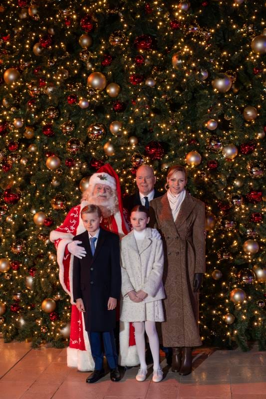 Prince Albert II, Princess Charlene and their twins, Prince Jacques and Princess Gabriella officially kicked off the beginning of the holiday season by lighting up the Christmas tree at the Place du Marché de la Condamine on 27 November at 5 p.m.