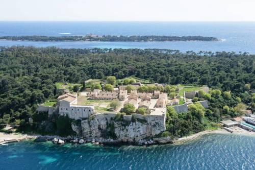 Sainte-Marguerite, a mysterious little paradise in the Bay of Cannes