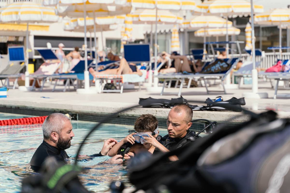 Learn how to Scuba Dive at Rainier III Nautical Stadium