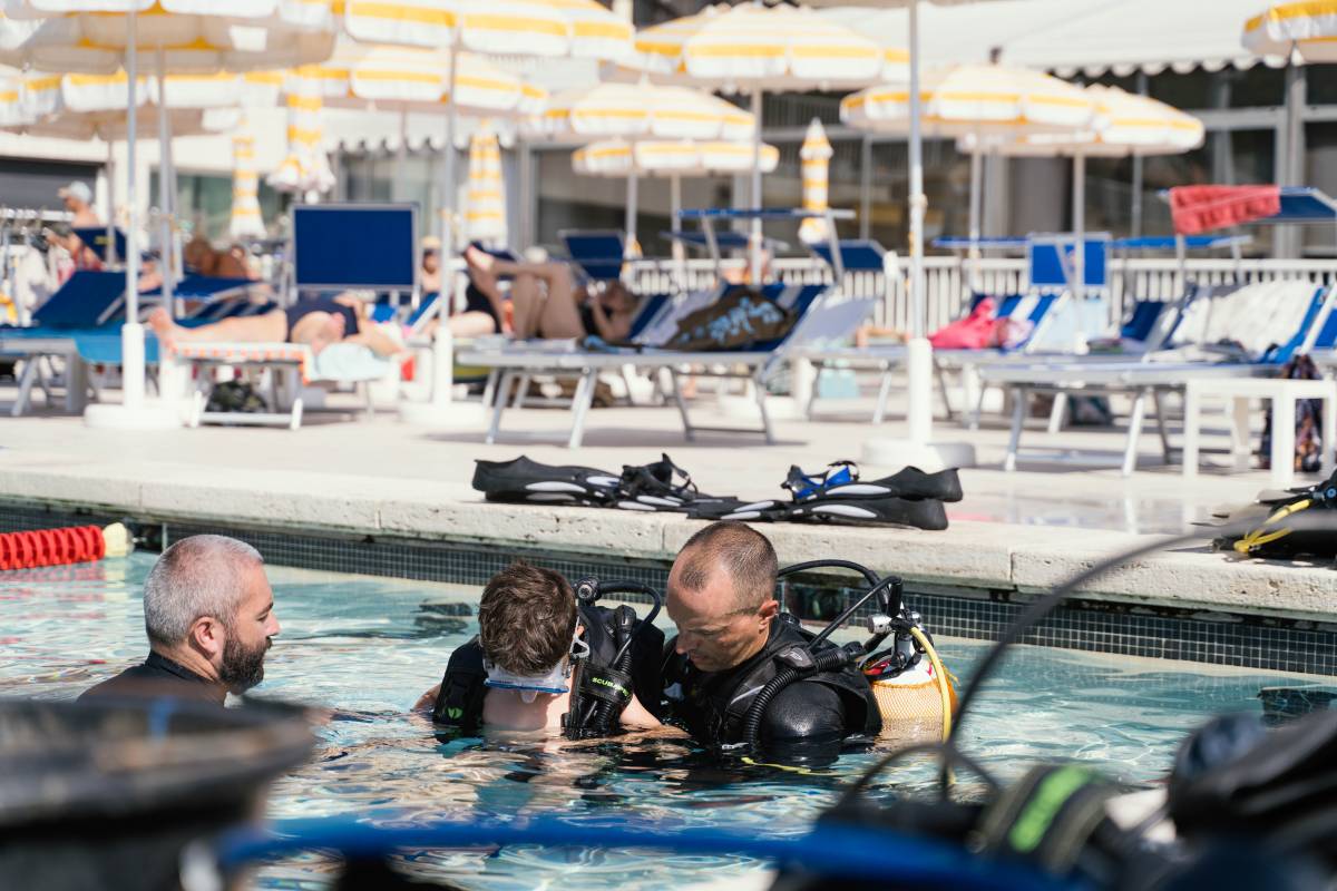 Learn how to Scuba Dive at Rainier III Nautical Stadium